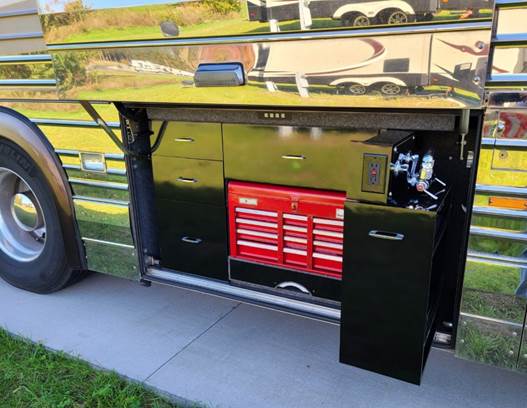 A toolbox on the side of a truck

Description automatically generated